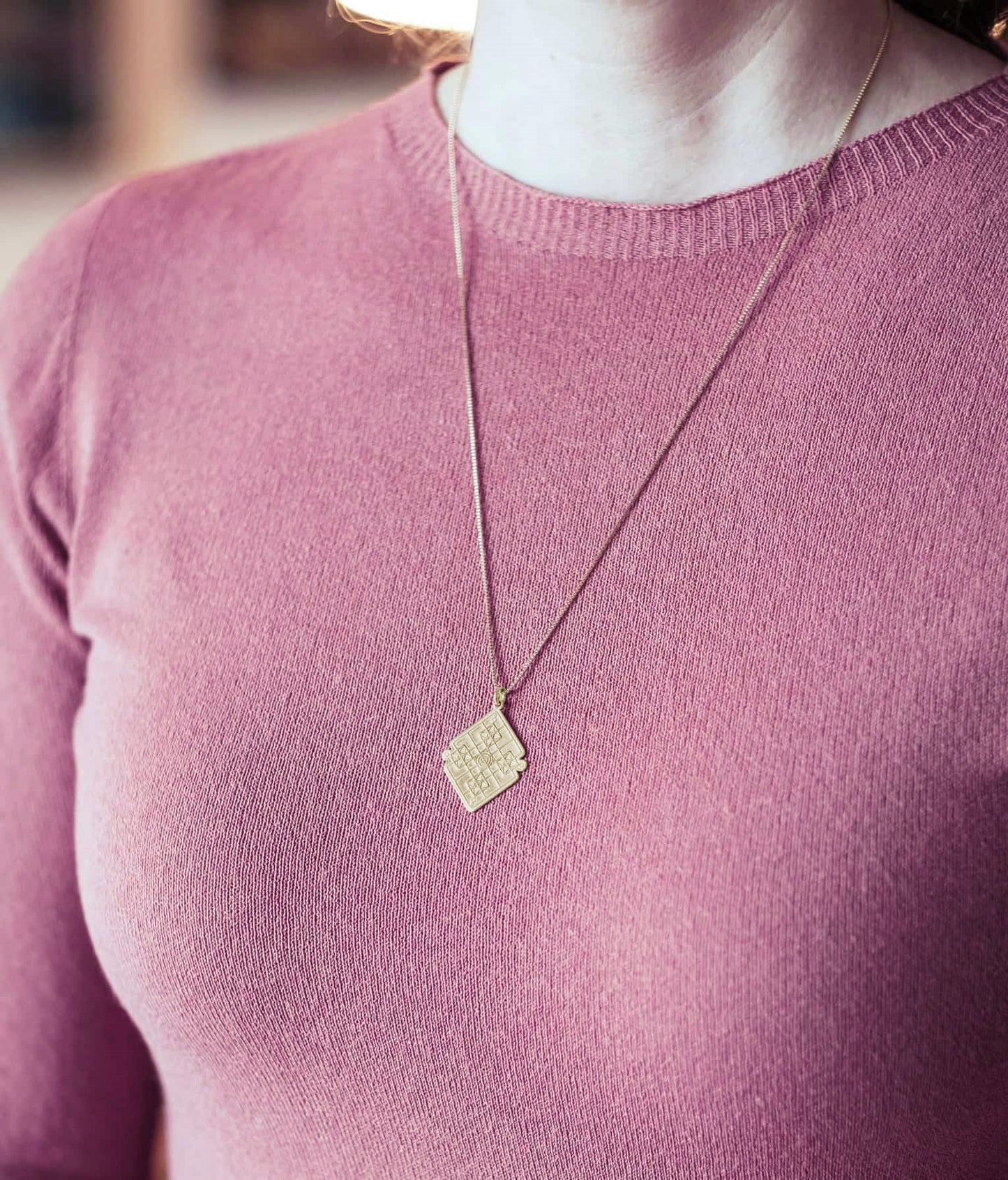 Heil Yantra Amulett mit Halskette, 18 Karat vergoldet