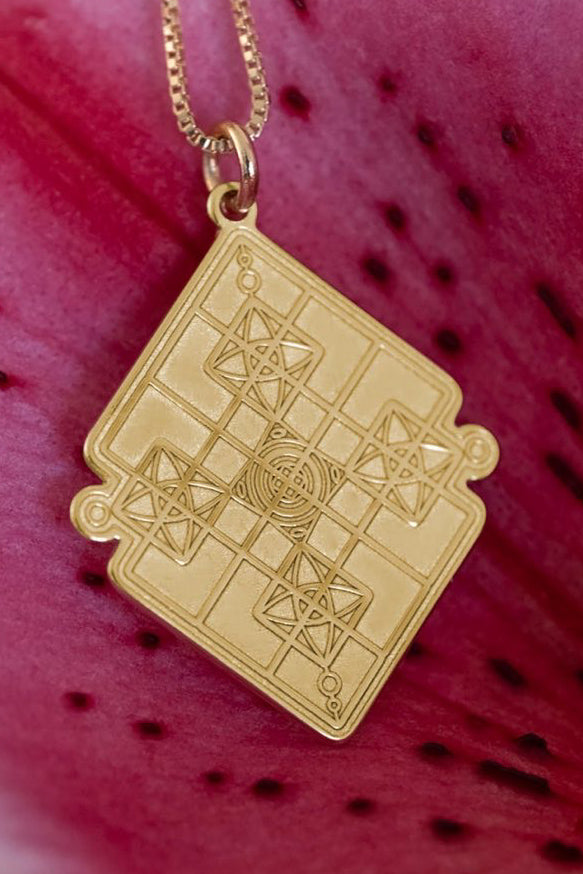 Heil Yantra Amulett mit Halskette, 18 Karat vergoldet
